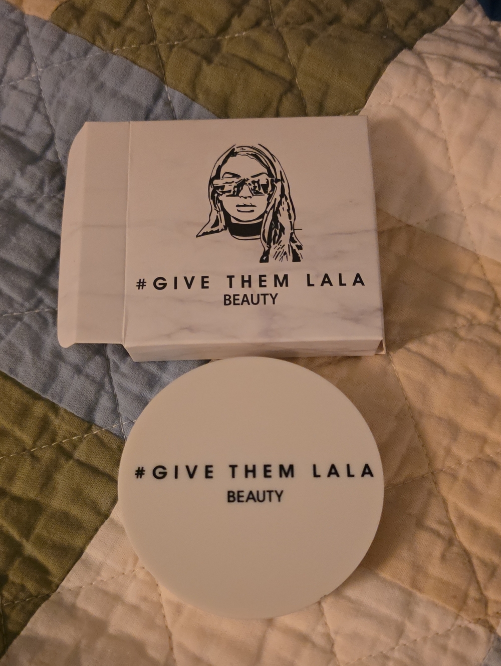#GIVE THEM LALA Beauty White Highlighter Compact